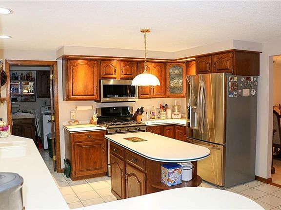 4th image of 98 Greencastle Ln