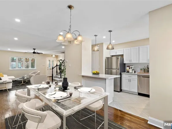 29 Parkview Ter, Bayonne, NJ 07002