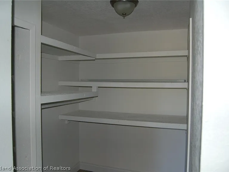 3619 Edgewater Dr — Photo 7