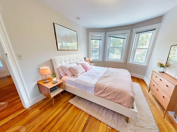 2nd image of 20 Gray St #9