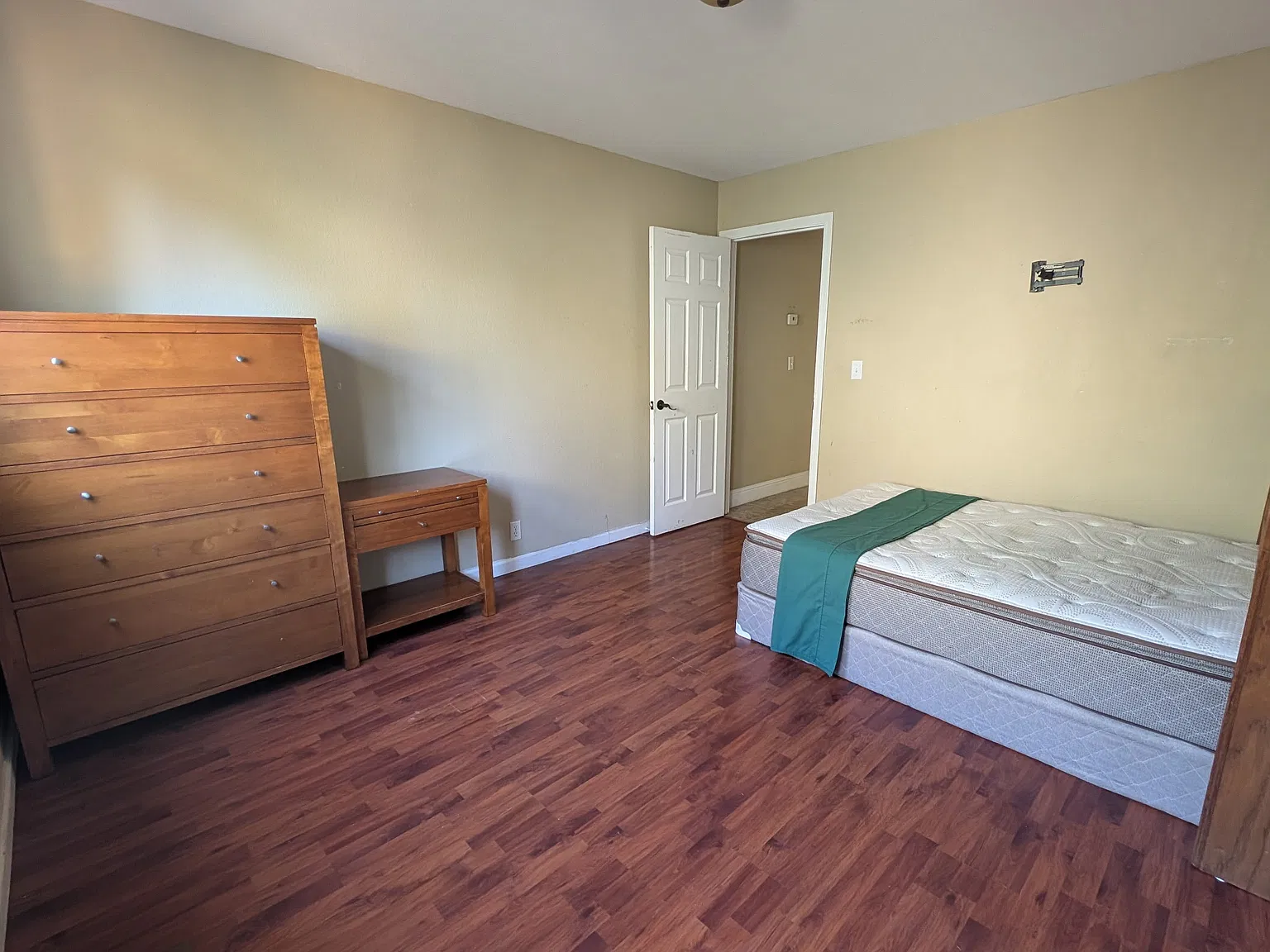 382 Manila Dr — Photo 4