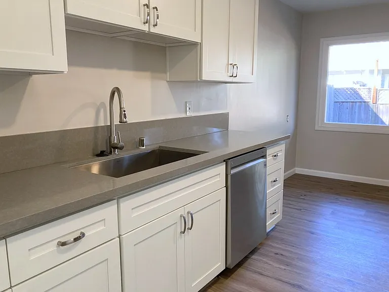 3127 Hampshire Dr — Photo 7