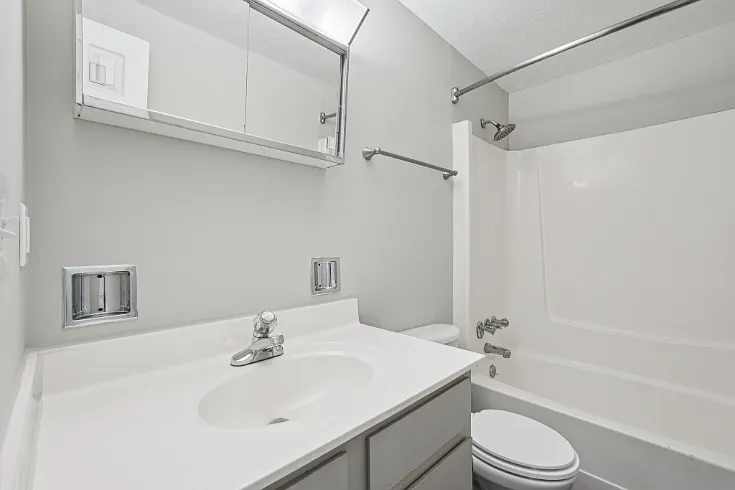 Oakdale — Photo 31