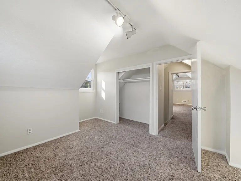 572 Rose Marie Ave — Photo 19
