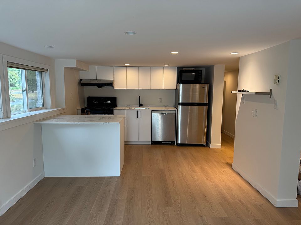 1st image of 1756 W 57th Ave