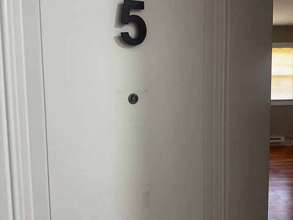 2nd image of 239 Hamilton St #5