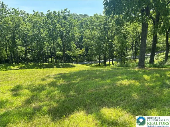2795 Valley Rd, Orefield, PA 18069