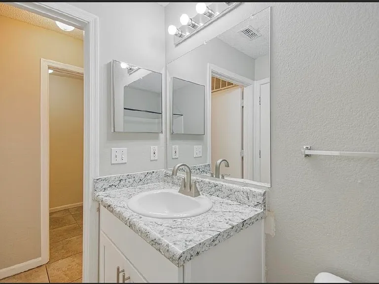 2912 Capital Park Dr — Photo 10