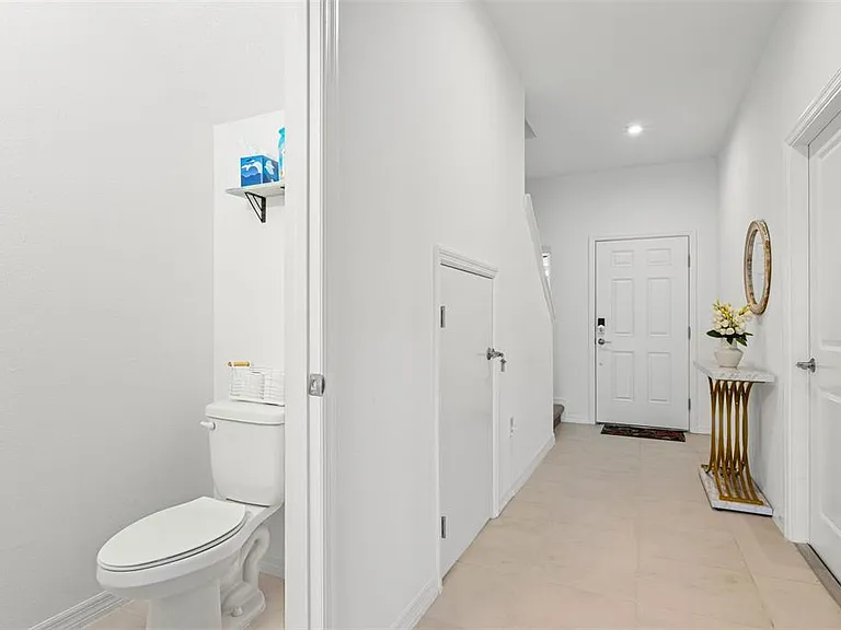 5725 Haven Ter — Photo 6