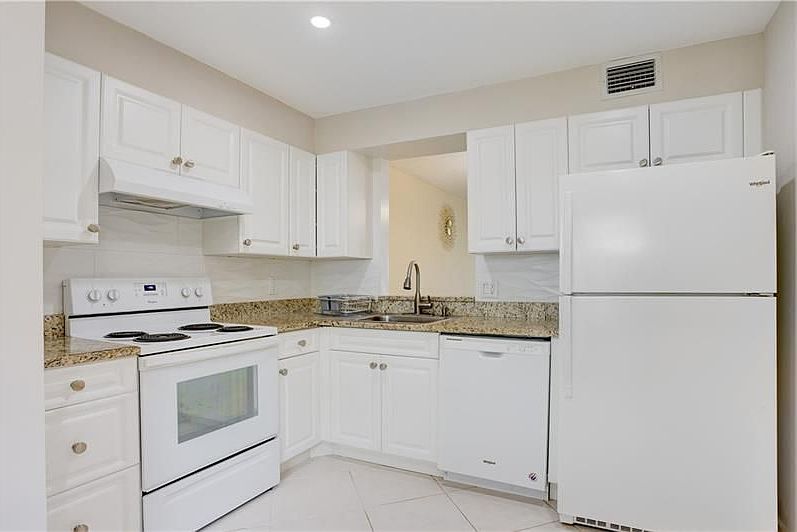1st image of 24 Abbey Ln APT 202