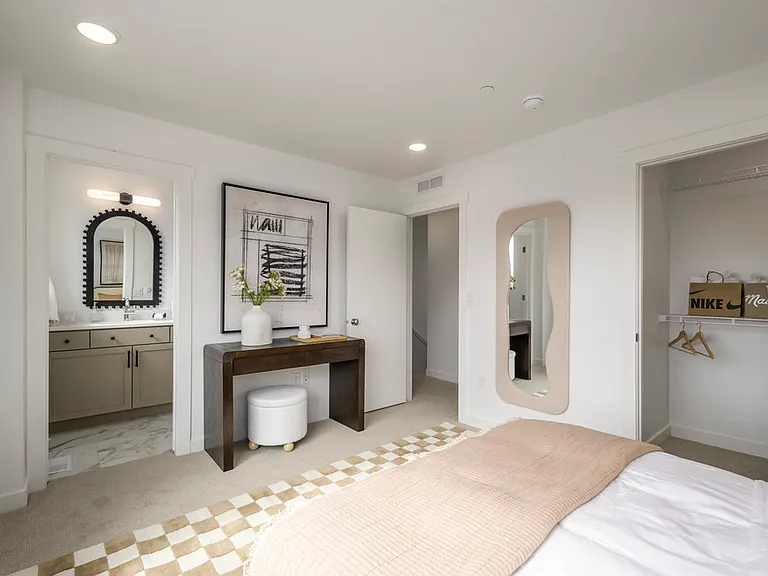 Azure Townhomes Phase I — Photo 15