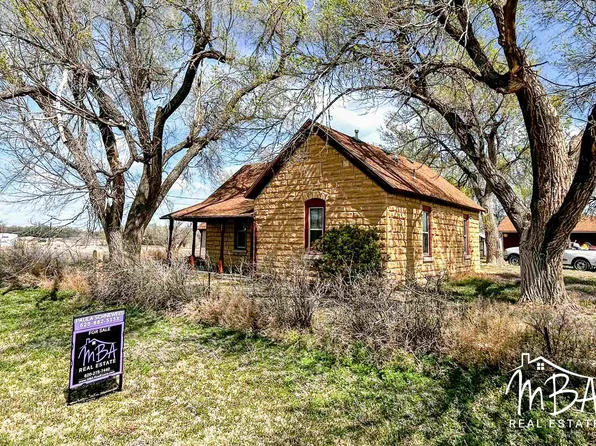 1404 Bowlus St, Jetmore, KS 67854