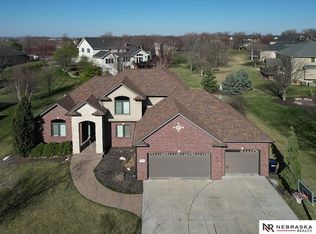 6709 S Ridge Dr, Lincoln, NE 68512