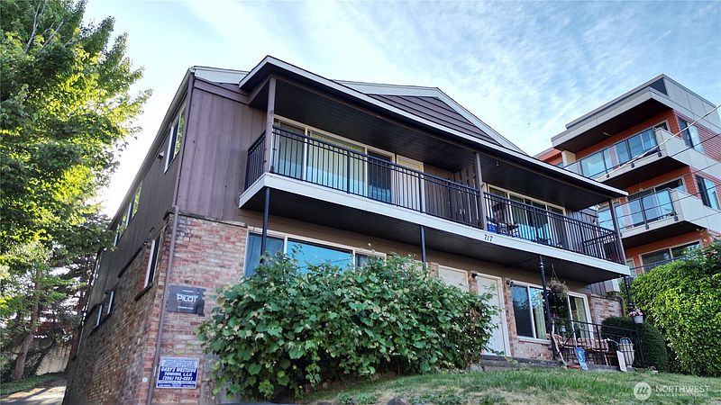 2nd image of 717 3rd Avenue N