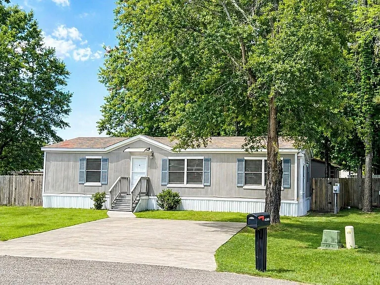 33114 McKinley Cir — Photo 1