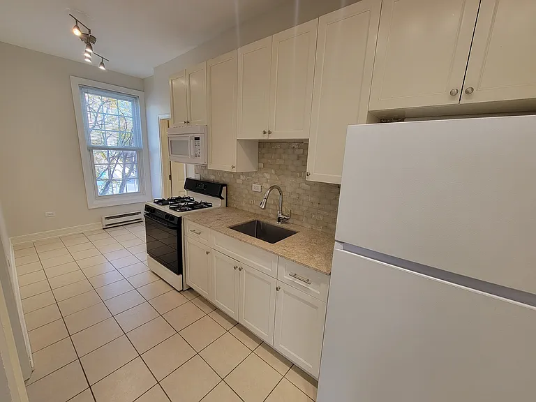 802 Dempster St #1A — Photo 12