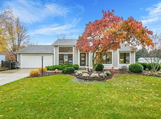 10194 Ashleys Meadow Dr, Granger, IN 46530