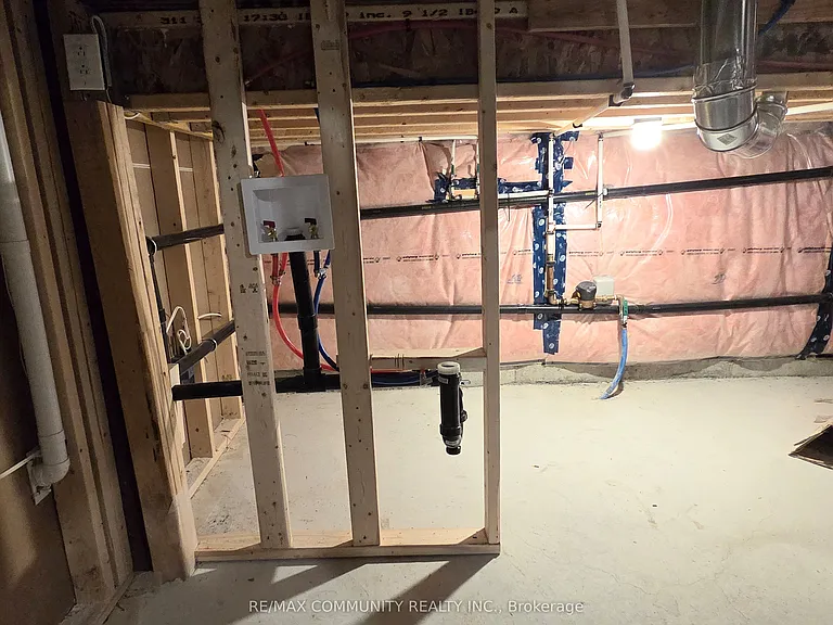 50 Northrop Ave #BASEMENT — Photo 8