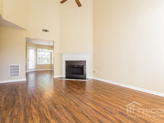2nd image of 2892 Knoll View Pl