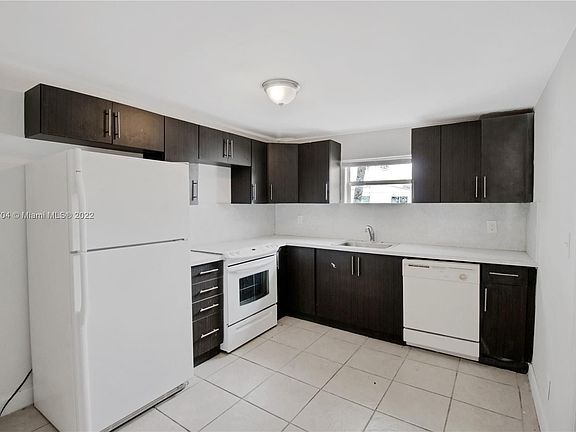 4th image of 1160 W 26th Ct #C