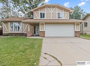 12717 Erskine St, Omaha, NE 68164