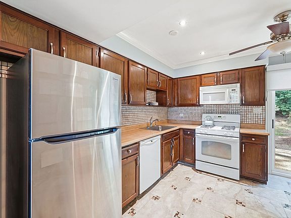 2nd image of 450 Degas Cir