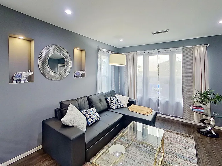 5151 Riverton Ave #1 — Photo 20