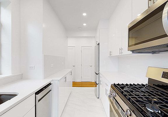 5th image of 150 Greenway Ter APT 22E
