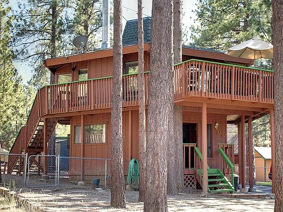 2nd image of 1010 Mountain Ln
