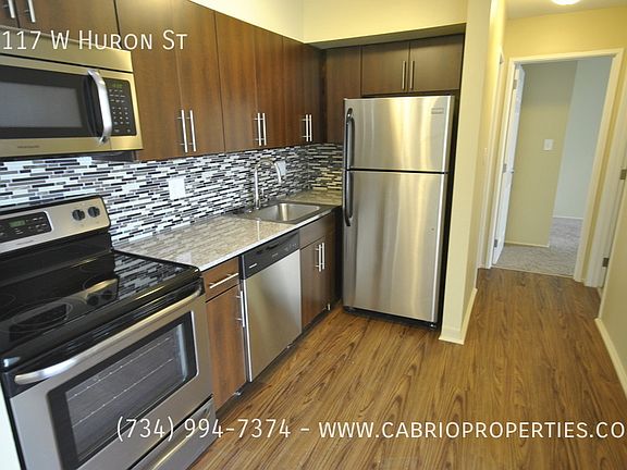 2nd image of 1117 W Huron St