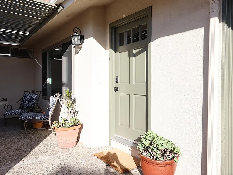 334 Consuelo Dr #B — Photo 2