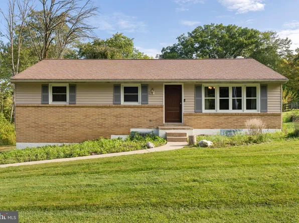 1429 W Schwenkmill Rd, Perkasie, PA 18944