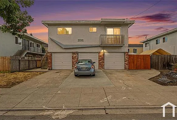 25391 Whitman St — Photo 2