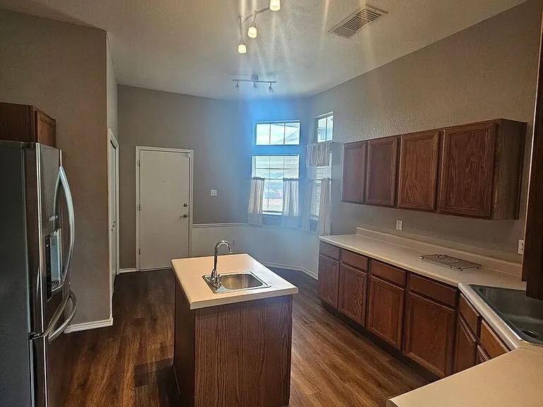 1706 Caprock Dr — Photo 5