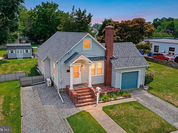 2nd image of 606 SE 2nd St