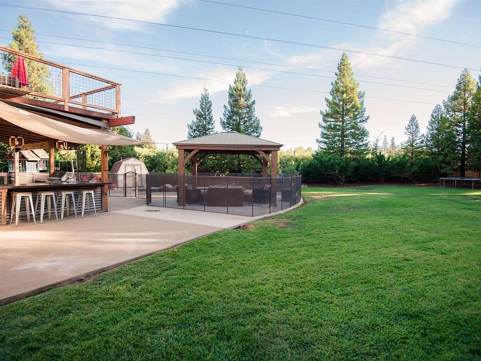 2nd image of 3912 Mossview Pl