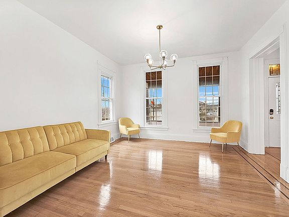 5th image of 15 Pleasant Plains Ave