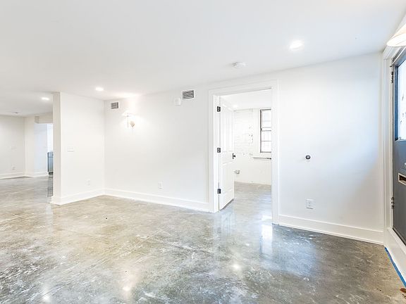 High ceilings AND good light in a Garden Level apartment...y