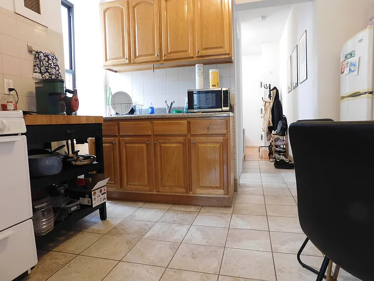 302 E 94th St #4B — Photo 4
