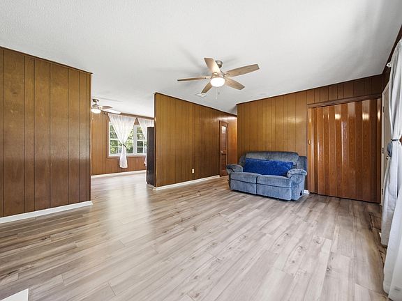 5th image of 302 Mitchell St