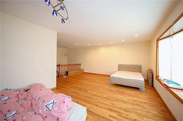 Sold by Momentum Real Estate LLC | media 3