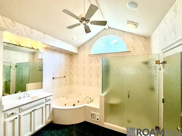 16756 Amberwood Dr — Photo 23