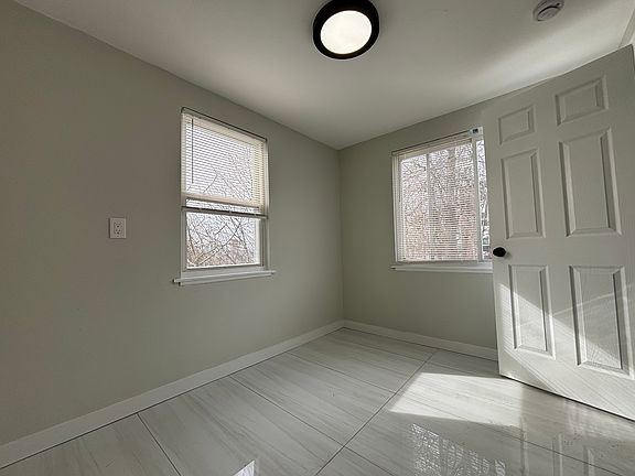 5th image of 80-4 Chamberlain St