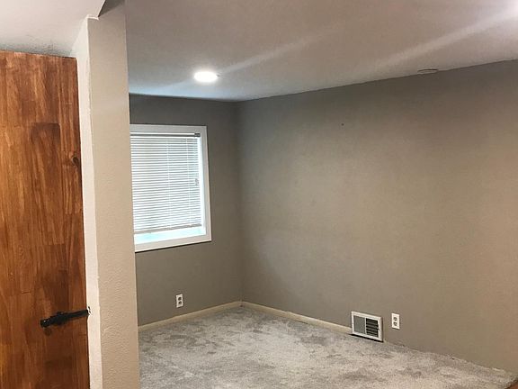 3rd image of 1012 W 3rd St