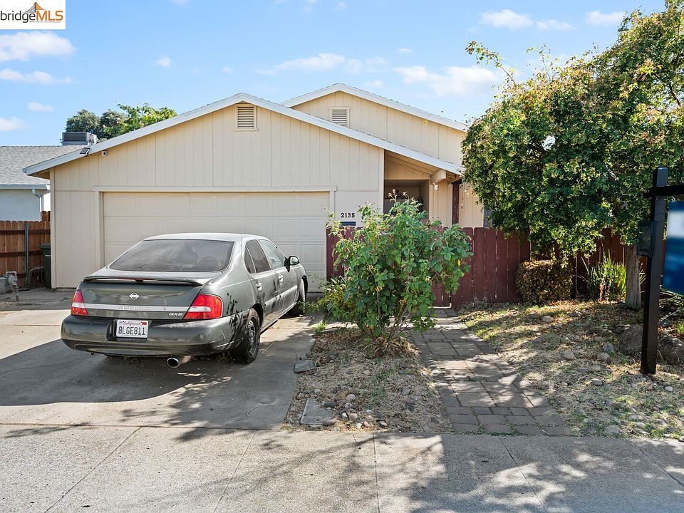 1st image of 2135 Newbury Cir