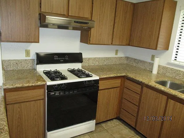 2 bed, 1.5 bath, 952 sqft, $3,495 — Photo 3