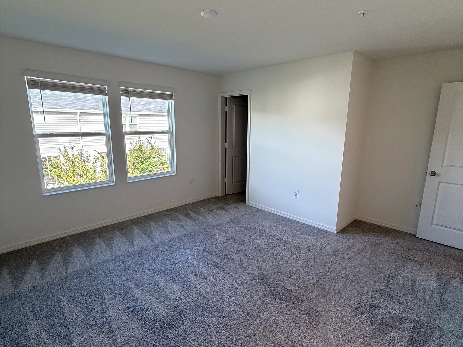 3 bed, 2.5 bath, 1463 sqft, $2,350 — Photo 4