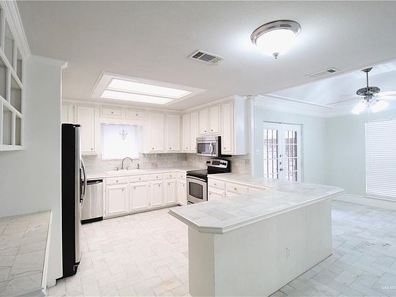 5th image of 408 Kiwi St