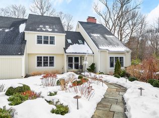 31 General Waterbury Ln, Stamford, CT 06902