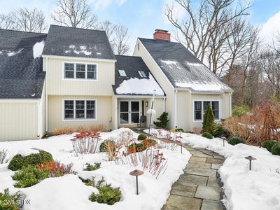 31 General Waterbury Ln, Stamford, CT, 06902